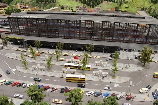 Це - точна копія станції Зоопарк - одного з найбільших транспортних центрів сучасного Берліна