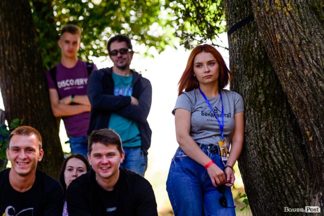 Патріотичні гутірки та захопливі бої: як минає другий день атмосферного «Бандерштату». ФОТО