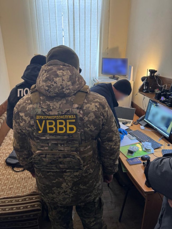   Дві тисячі доларів пропонував прикордоннику 24-річний волинянин, аби виїхати з України