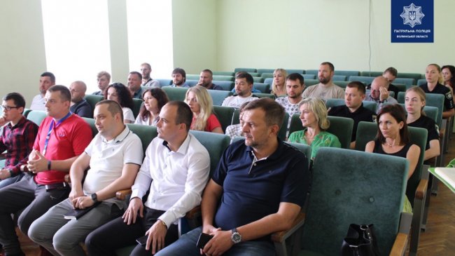 «Вашу думку чують і вас розуміють»: луцькі патрульні зустрілися з громадськістю. ФОТО