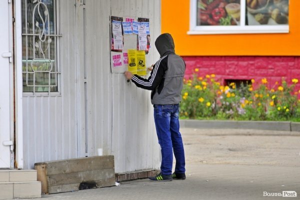 Люди на зупинках. БУДНІ МІСТА