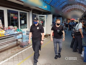 У Луцьку поліція і Держпродспоживслужба перевірили Варшавський і Старий ринки