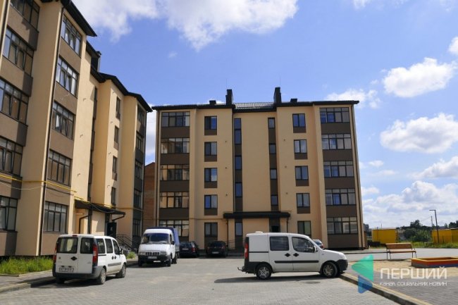 Частина паркомісць