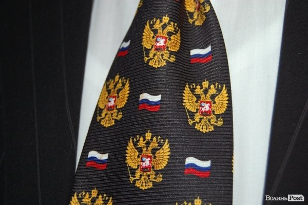 Луцький депутат прийшов на сесію з символами Росії і без синьо-жовтого значка