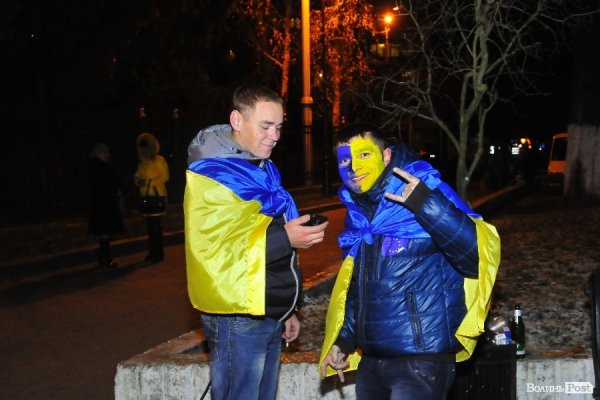Як у Луцьку музиканти розважали люд на Євромайдані. ФОТО. ВІДЕО