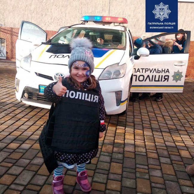 Луцькі поліцейські влаштували свято для дітей Героїв. ФОТО