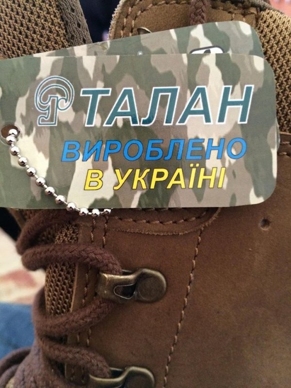 На конвеєр поставили нові берці для української армії. ФОТО