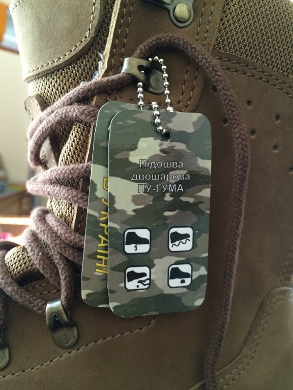 На конвеєр поставили нові берці для української армії. ФОТО