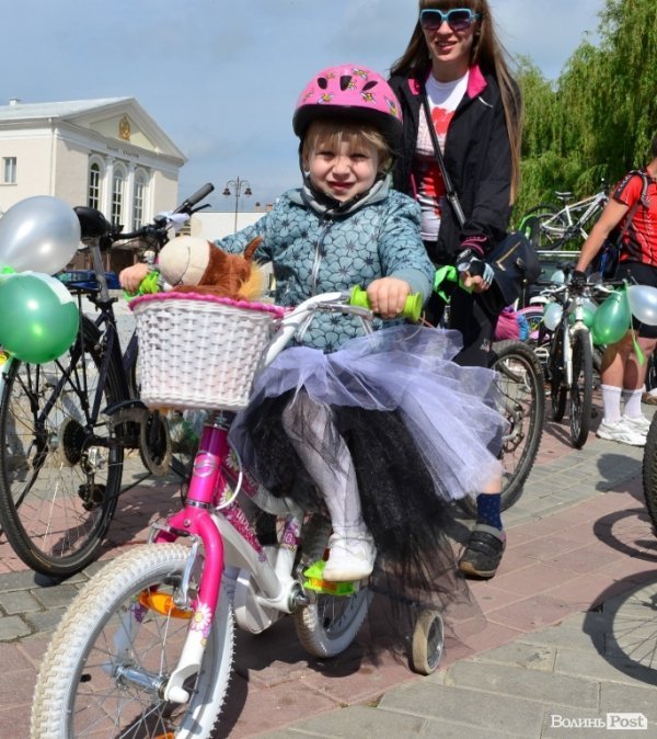 Велодень у Луцьку зібрав більше тисячі людей. ФОТО 