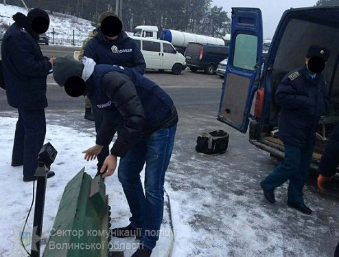 Волинських митників спіймали на оборудці