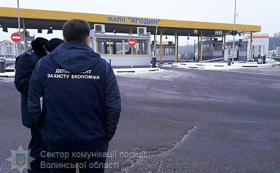 Волинських митників спіймали на оборудці