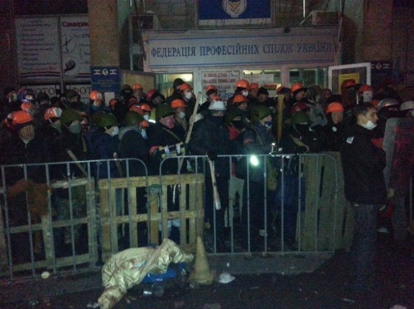 Штурм Євромайдану. ФОТО 