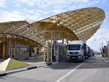 Блокаду пункту пропуску «Ягодин-Дорогуськ» продовжили до лютого 2024 року