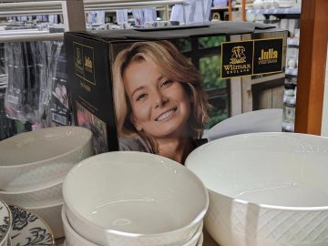 У луцькому гіпермаркеті «Там Там» продають посуд від росіянки Юлії Висоцької