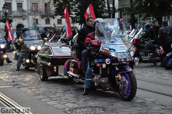 Байкерський «парад вогнів» у Львові. ФОТО. ВІДЕО 