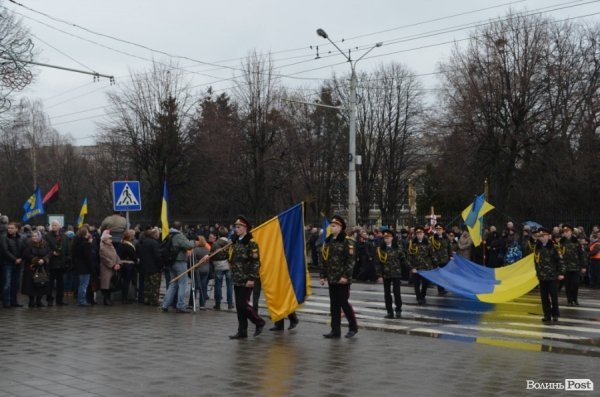 «Герої не вмирають!», – у Луцьку провели в останню путь майданівця. ФОТО. ВІДЕО