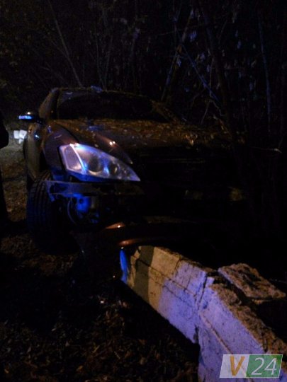 У Луцьку п'яний водій на Mercedes ледь не злетів з моста