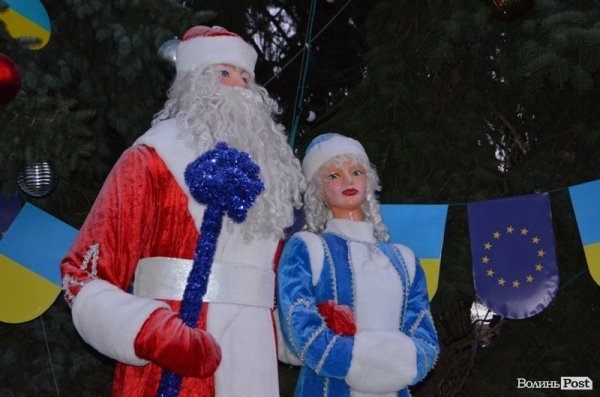 У Луцьку засвітили головні ялинки міста. ФОТО 