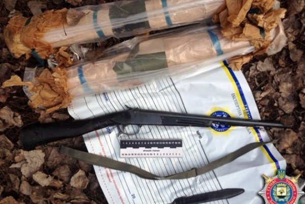 На Сході знайшли схованку зброї бойовиків. ФОТО