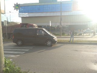 У Луцьку Mercedes збив пішохода: чоловіка госпіталізували. ФОТО