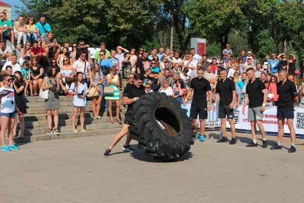 Луцькі патрульні взяли участь у змаганнях з кросфіту. ФОТО