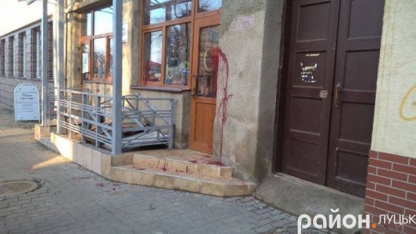 У Луцьку облили фарбою магазин хендмейду