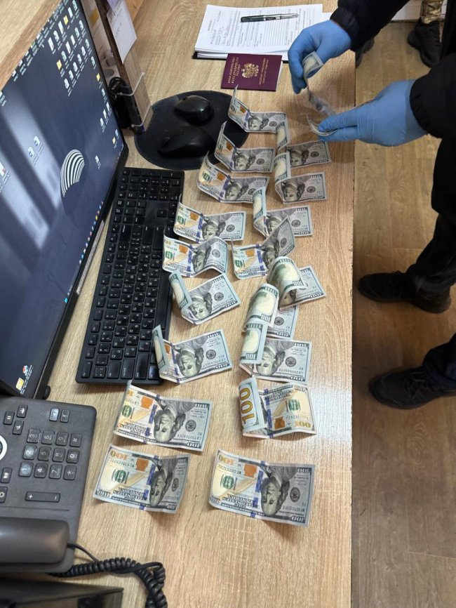 Спроба підкупу на «Ягодині»: 2000 доларів за виїзд за кордон з чужим паспортом