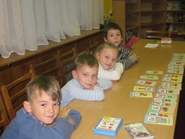 Діти переселенців та лучан разом вивчають іноземні мови