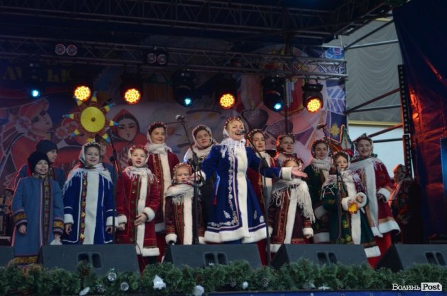 Цукерки від патрульних та спільна коляда. Добрі новини Волині