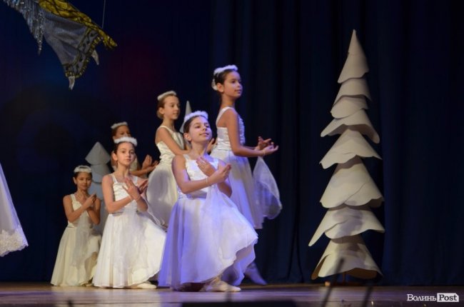 Цукерки від патрульних та спільна коляда. Добрі новини Волині