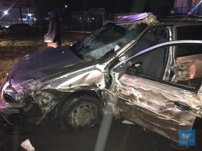 У Нововолинську зіткнулася автівка та маршрутка з пасажирами: є постраждалі. ФОТО