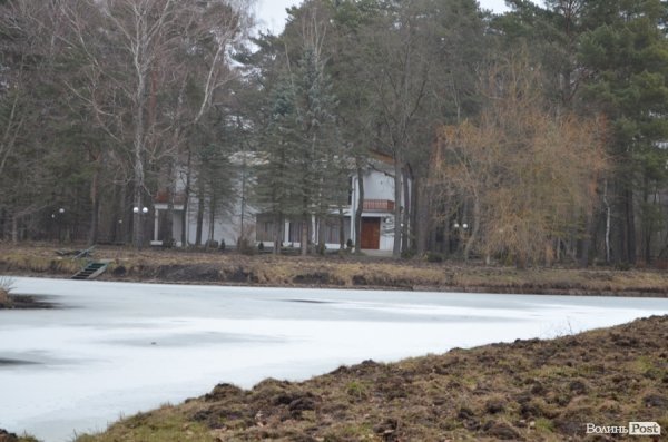 «Межигір'я» по-волинськи: екскурсія лісовими маєтками