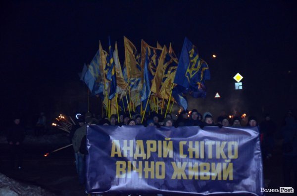 Вогонь та пам'ять: Маневичами пройшла смолоскипна хода на честь Героя