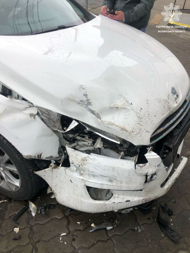 У Луцьку - ДТП: на вулиці Глушець зіткнулися дві автівки