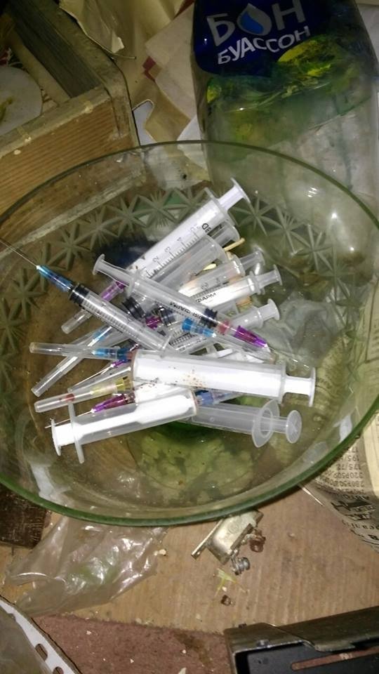 У Луцьку виявили наркопритон. ФОТО