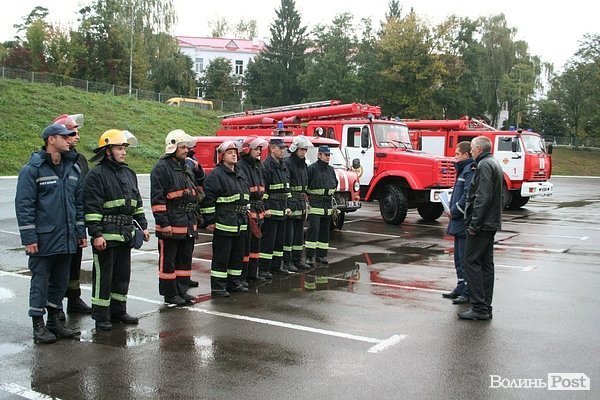 У Луцьку півтора десятка пожежників «гасили» гіпермаркет. ФОТО