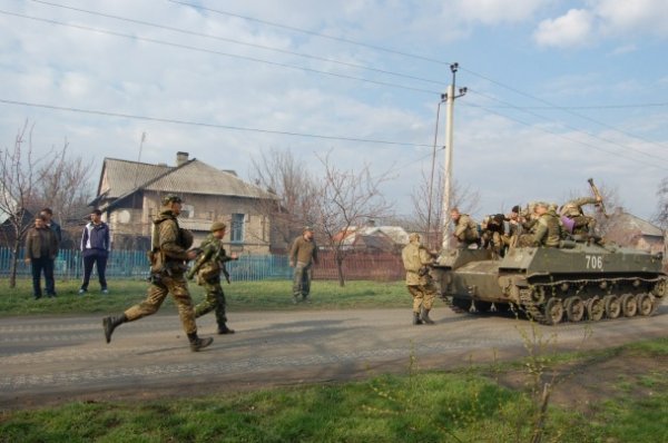 На Схід України «стягують» танки та БТРи. ФОТО. ВІДЕО