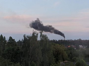 «Диміло і димітиме», – очільники Гнідавського цукрового заводу про чорний дим. ВІДЕО