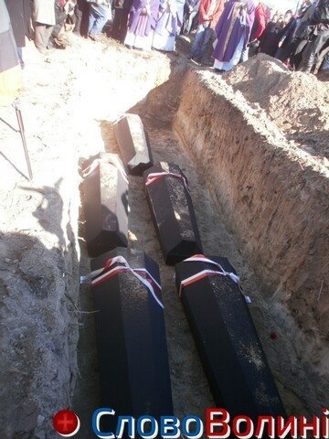 Під Рожищем перепоховали жертв Волинської трагедії. ФОТО