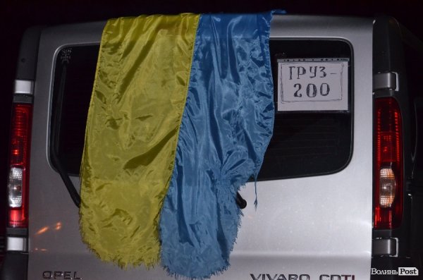 Зі сльозами на очах: на Волині зустріли загиблого земляка. ФОТО. ВІДЕО