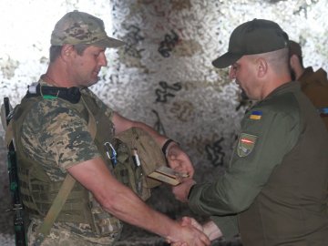 Воїни волинської бригади отримали нагороди з рук командира. ФОТО