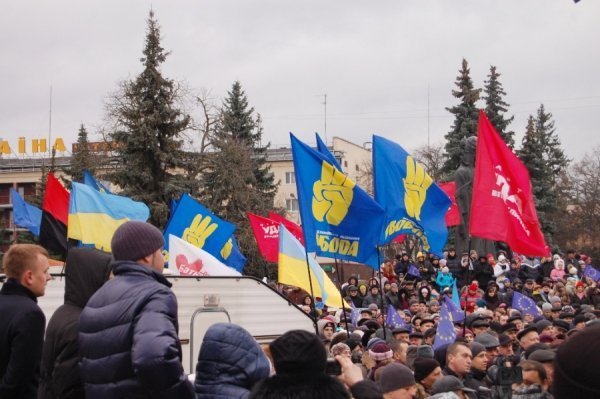 Народне віче у Луцьку. ФОТО. ВІДЕО