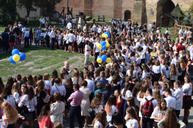 Першокурсників Луцького педколеджу посвятили у студенти. ФОТО