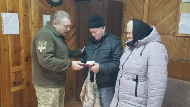 Рідним чотирьох загиблих Героїв з Волині вручили їхні посмертні нагороди. ФОТО