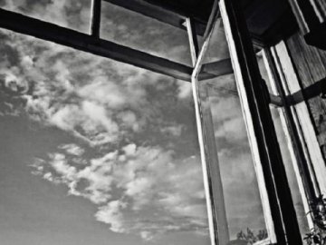 Студент з Ратного, який випав із вікна гуртожитку, перебуває у важкому стані в лікарні. Рідні збирають допомогу