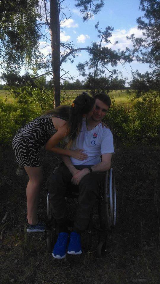 Волинянин, який через невдале пірнання опинився в інвалідному візку, потребує допомоги