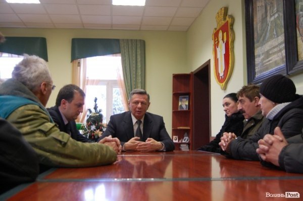 Тролейбусники вимагають у мера Луцька зарплату. ФОТО. ВІДЕО