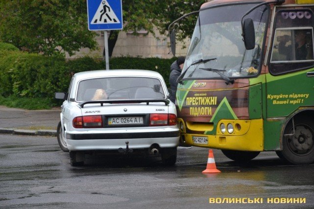 У Луцьку «Волга» зіткнулася з маршруткою