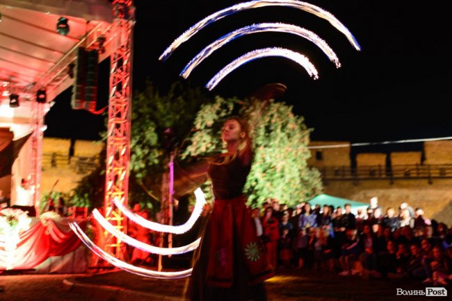 Вогонь у лініях і візерунках із «Ночі у Луцькому замку». ФОТО