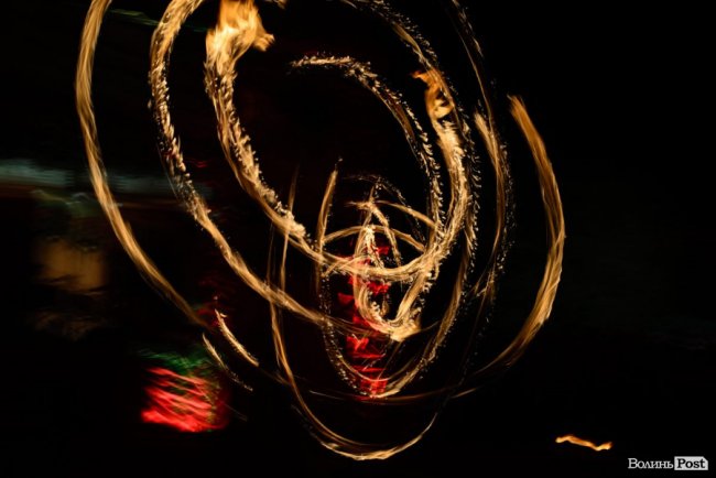 Вогонь у лініях і візерунках із «Ночі у Луцькому замку». ФОТО